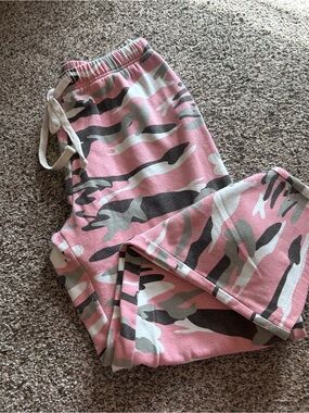 Gas Co | y2k pink & gray camo cargo style sweatpants